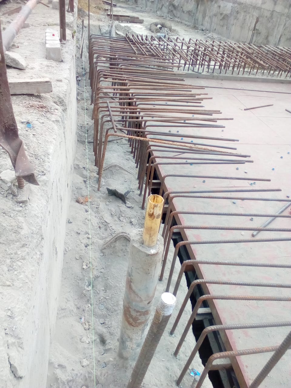 Large Dia Re-Bar / Bolt Grouting In Concrete